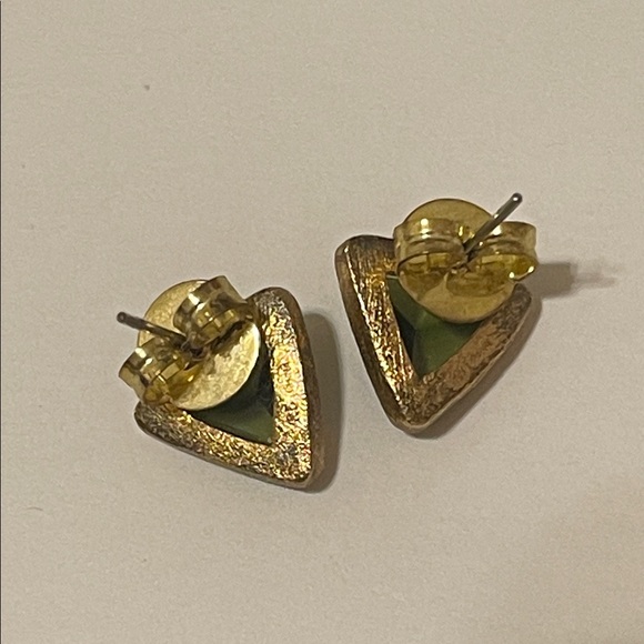 Rivka Friedman Elegant Vintage Gold Plated Peridot Triangle Stud Earrings NWOT - Picture 3 of 3